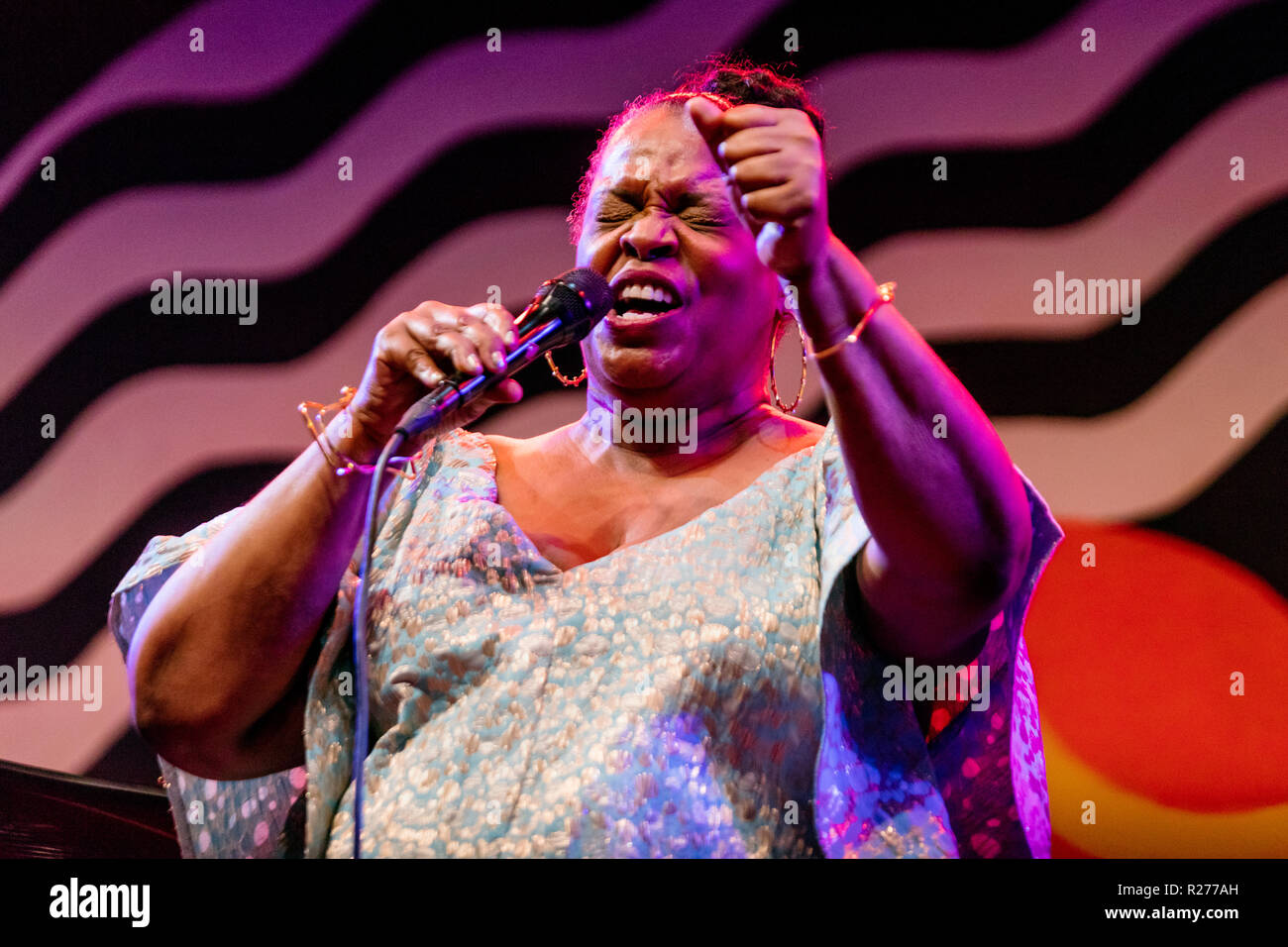 DIANNE REEVES si svolge in corrispondenza della 61a MONTEREY JAZZ FESTIVAL - Monterey, California Foto Stock