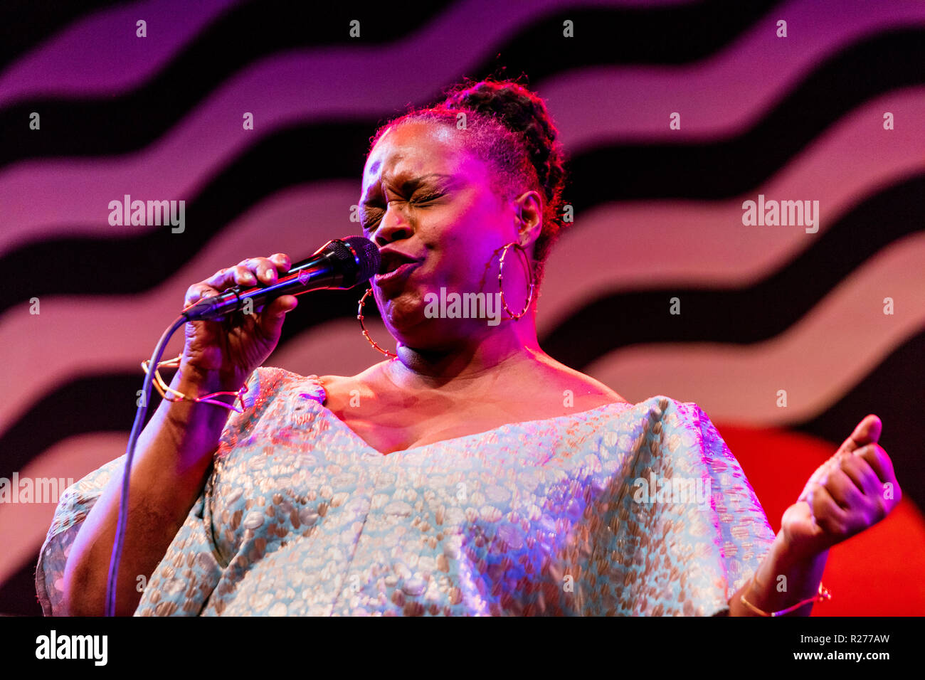 DIANNE REEVES si svolge in corrispondenza della 61a MONTEREY JAZZ FESTIVAL - Monterey, California Foto Stock