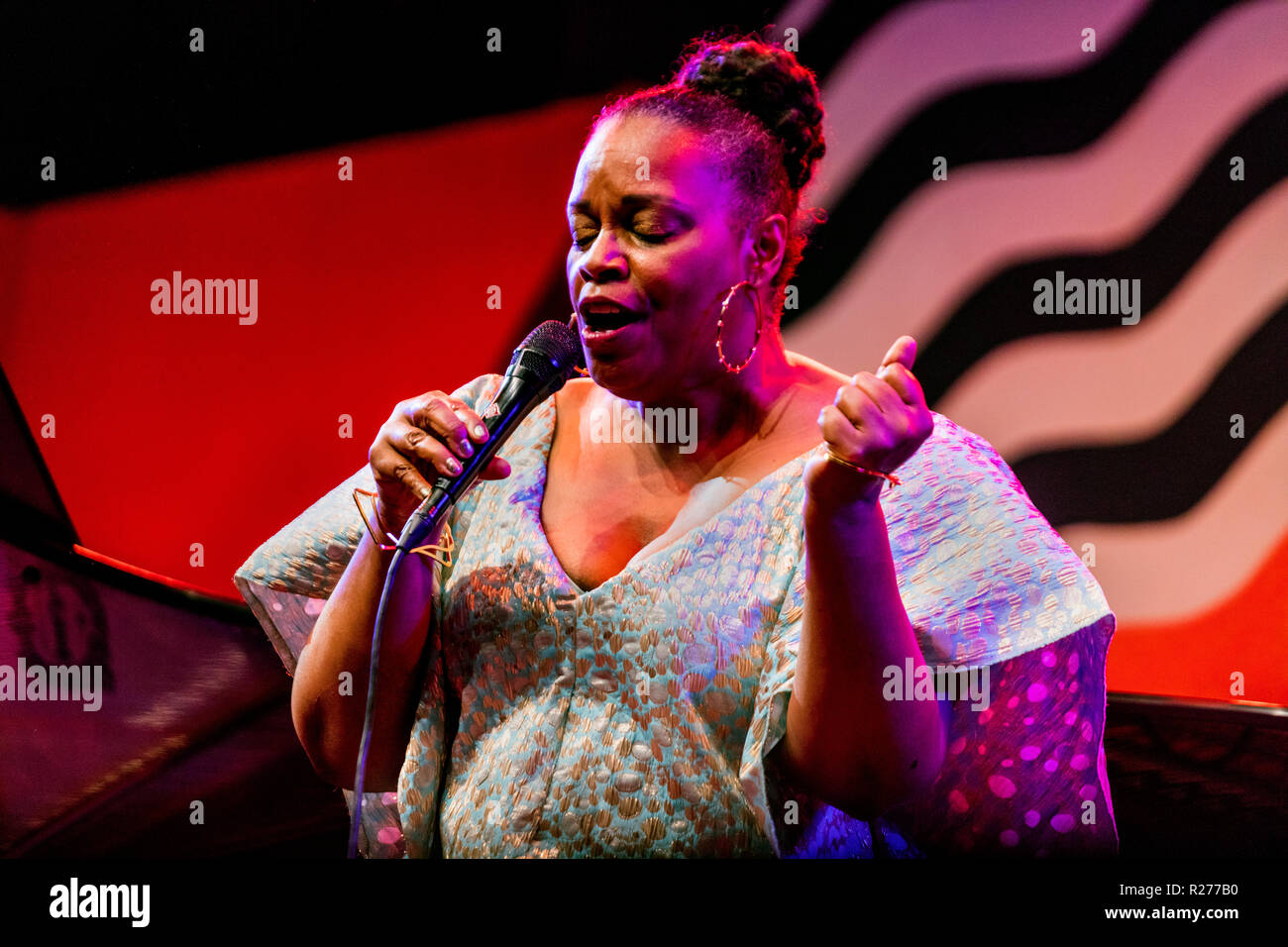 DIANNE REEVES si svolge in corrispondenza della 61a MONTEREY JAZZ FESTIVAL - Monterey, California Foto Stock