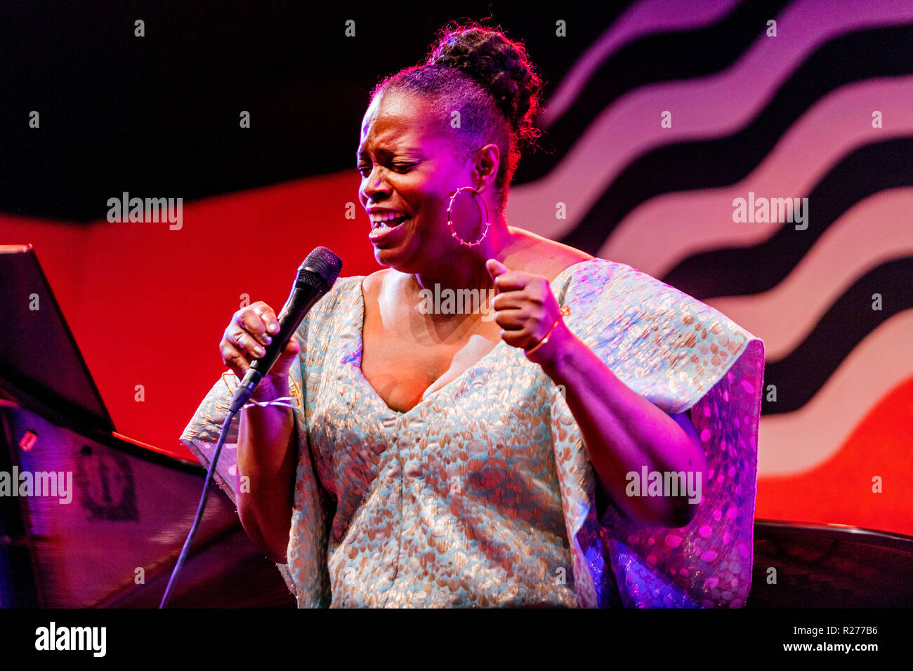 DIANNE REEVES si svolge in corrispondenza della 61a MONTEREY JAZZ FESTIVAL - Monterey, California Foto Stock