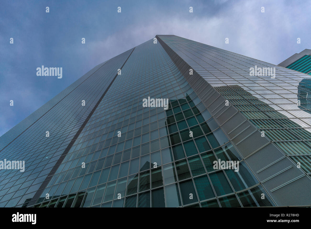 Minato Ward, Tokyo, Giappone - 19 Agosto 2018 : Street vista a livello di sede Dentsu edificio progettato dall architetto francese Jean Nouvel Foto Stock