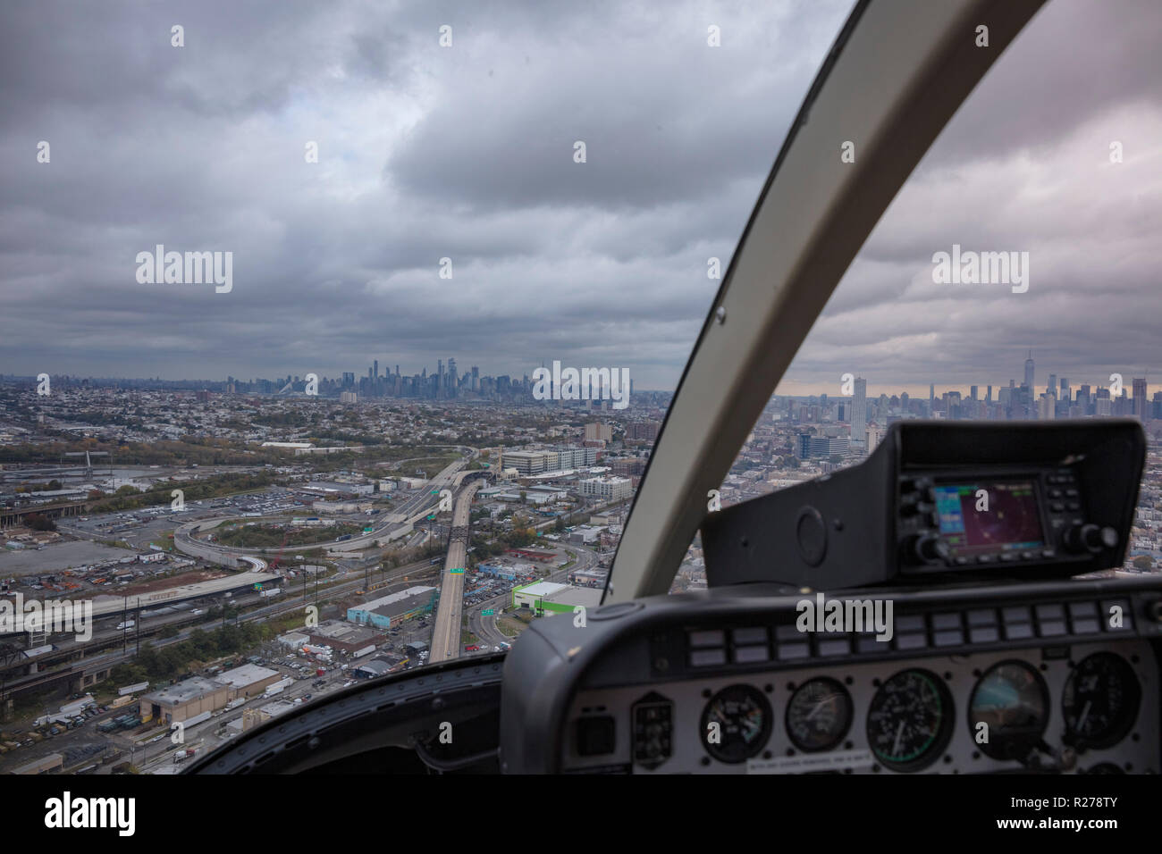 Elicottero vista aerea di Manhattan, New York City dal New Jersey, STATI UNITI D'AMERICA Foto Stock
