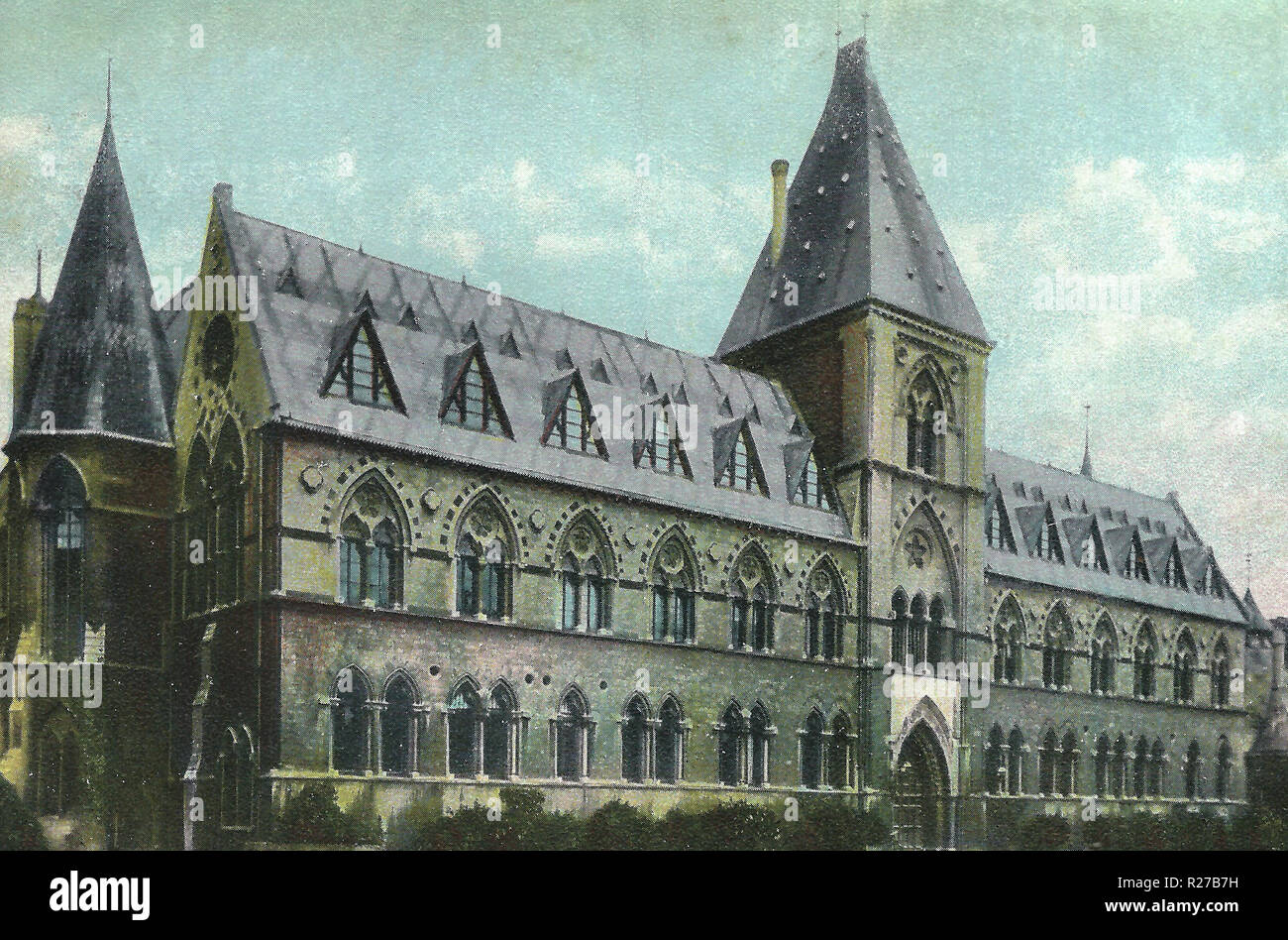 Oxford, il Museo Oxford 1906.La città è conosciuta in tutto il mondo come la casa dell'Università di Oxford, la più antica università del mondo di lingua inglese.[11] edifici di Oxford dimostrano notevoli esempi di ogni lingua inglese periodo architettonico fin dal tardo periodo sassone. Oxford è conosciuta come la città delle guglie sognanti', un termine coniato dal poeta Matthew Arnold. Oxford ha una ampia base economica. Le sue industrie includono motor manufacturing, istruzione, pubblicazione e un gran numero di informazioni e di tecnologia basata sulla scienza imprese, alcuni essendo propaggini accademico. Foto Stock