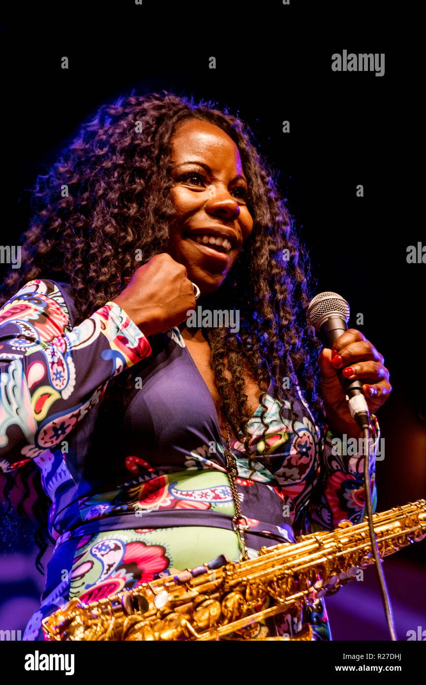 TIA FULLER esegue in corrispondenza della 61a MONTEREY JAZZ FESTIVAL - Monterey, California Foto Stock