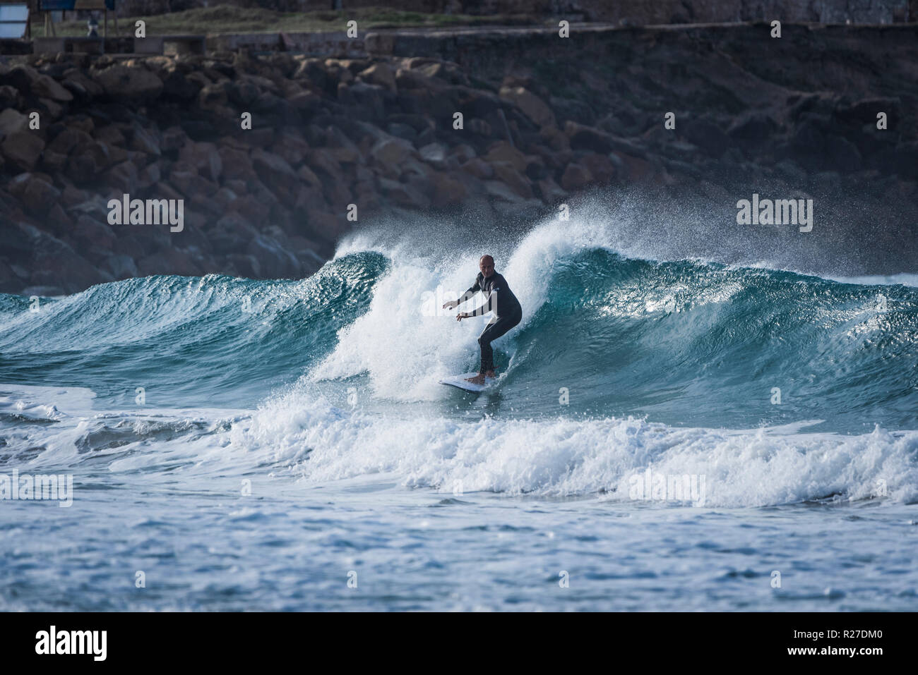 Surfer in azione. Foto Stock