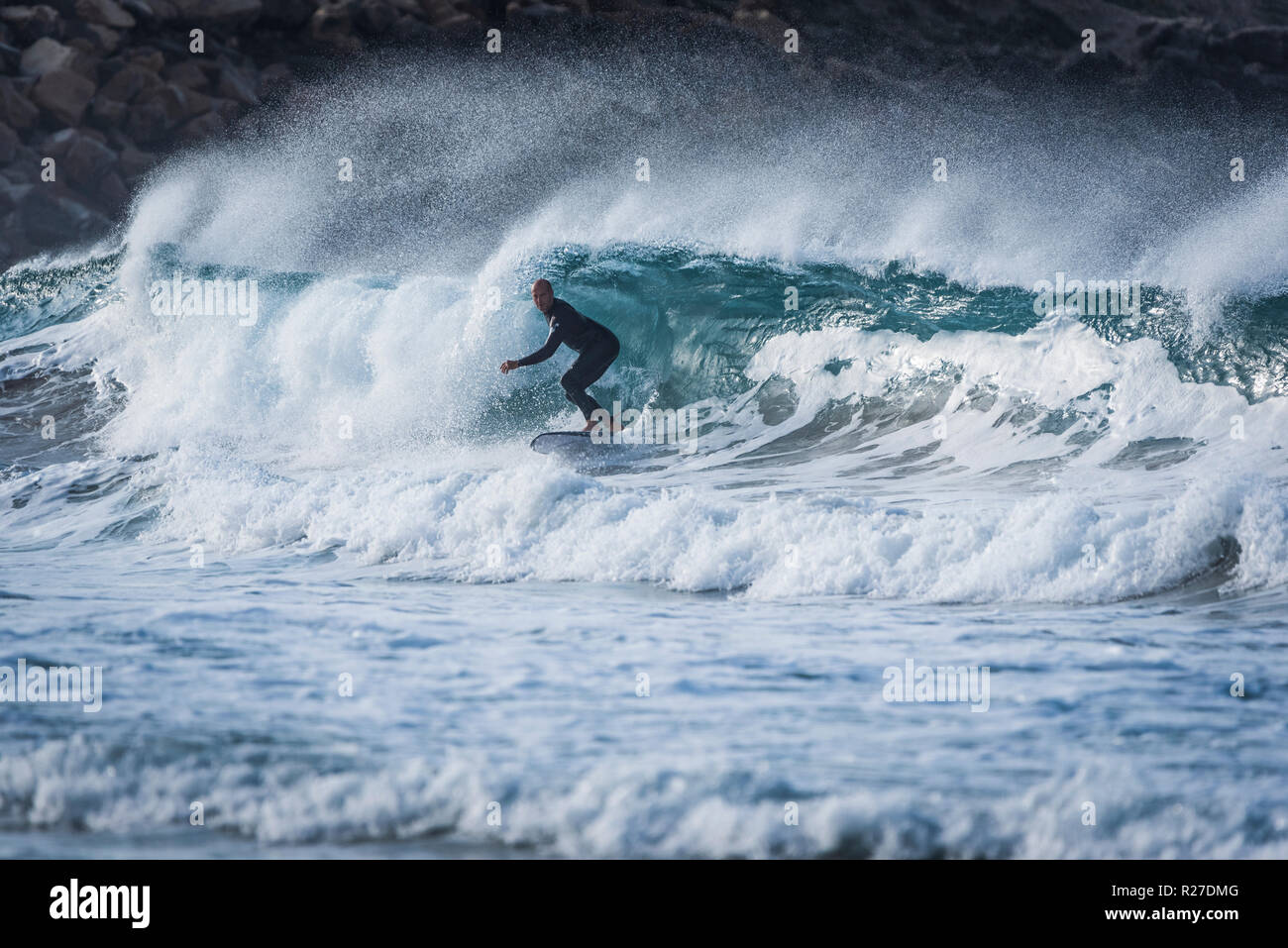 Surfer in azione. Foto Stock