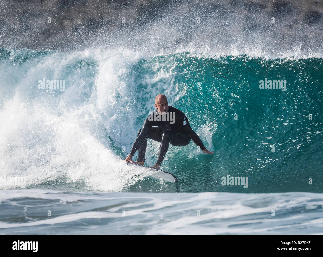 Surfer in azione. Foto Stock