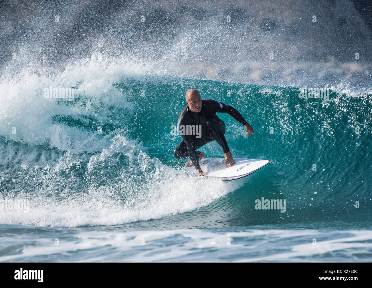 Surfer in azione. Foto Stock