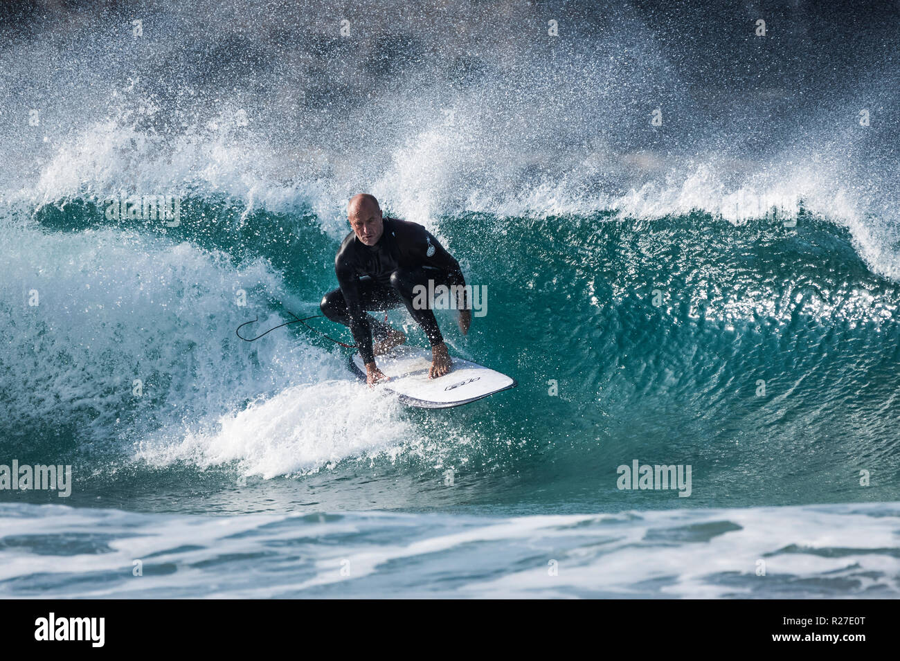 Surfer in azione. Foto Stock