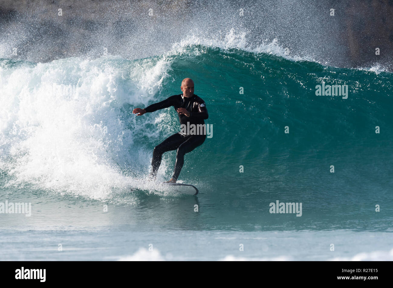 Surfer in azione. Foto Stock