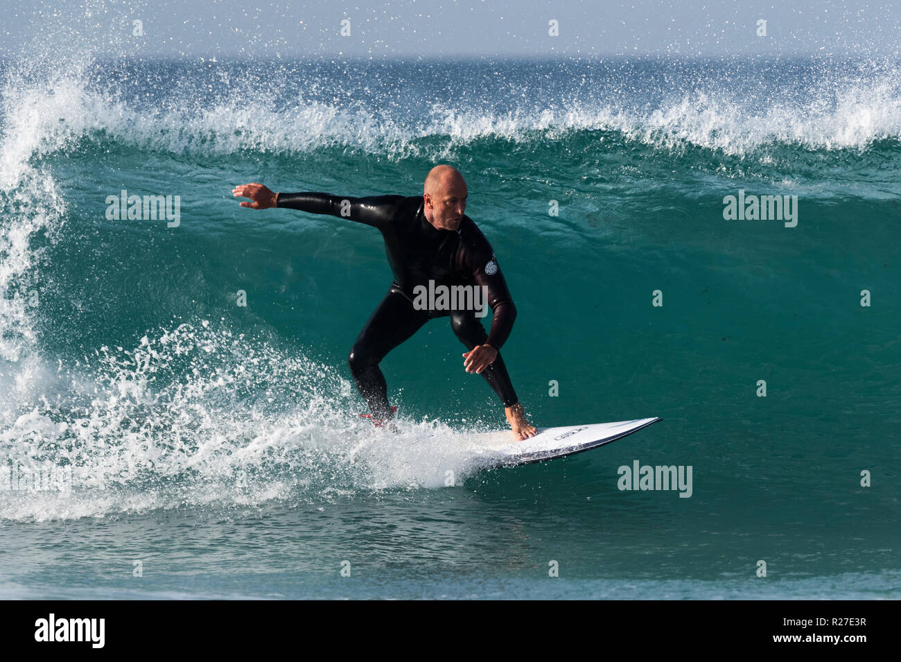 Surfer in azione. Foto Stock