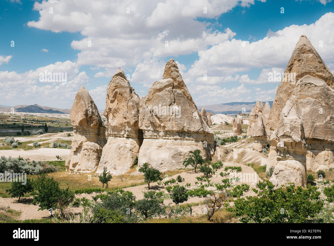 Bella vista delle colline della Cappadocia. Una delle attrazioni della Turchia. Turismo, viaggi, natura. Foto Stock