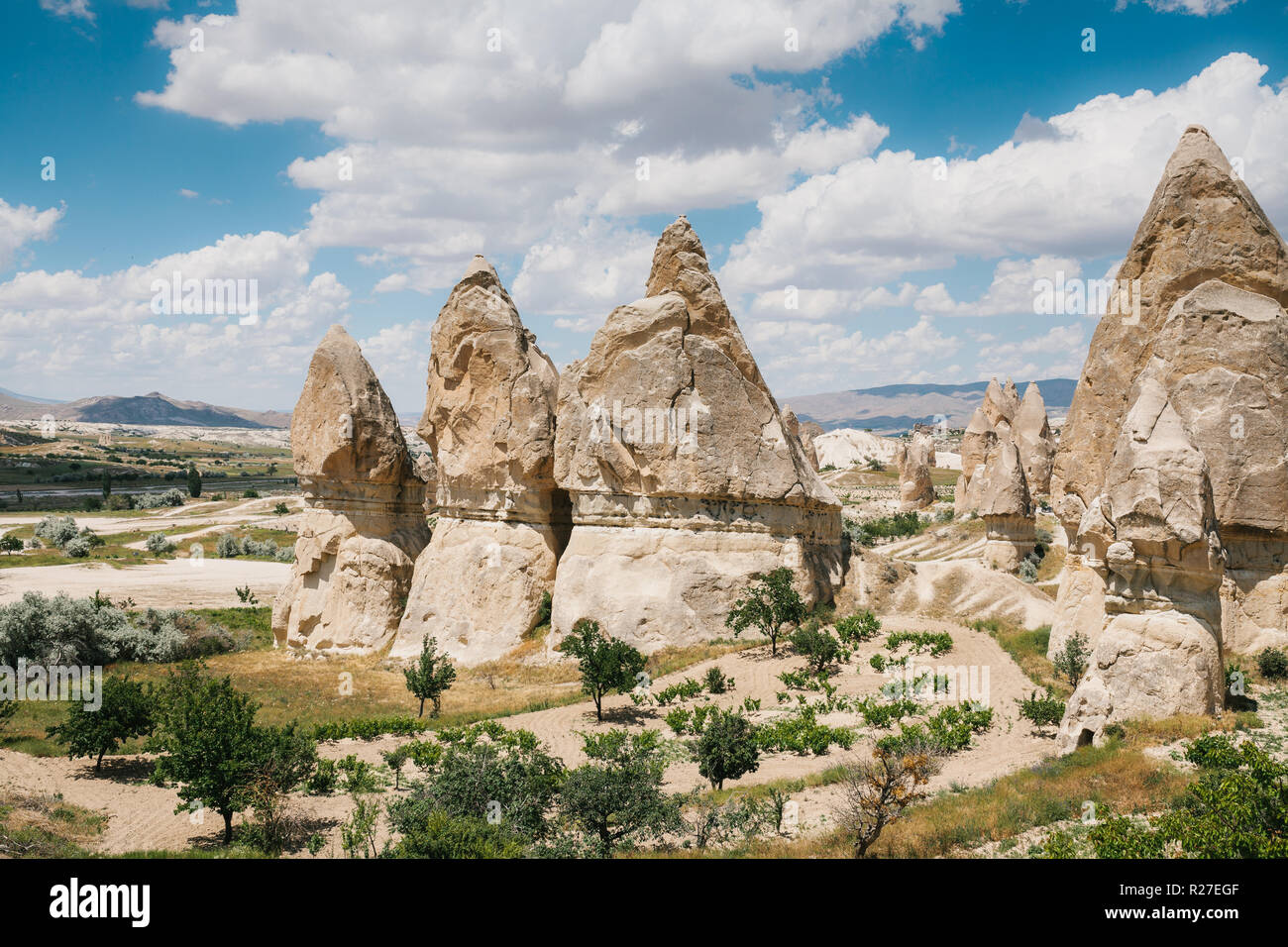 Bella vista delle colline della Cappadocia. Una delle attrazioni della Turchia. Turismo, viaggi, natura. Foto Stock