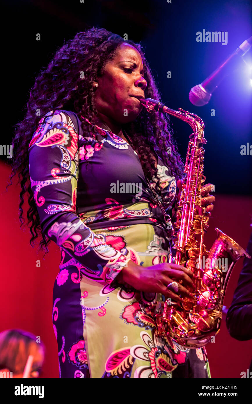 TIA FULLER esegue con INGRID JENSEN presso la 61MONTEREY JAZZ FESTIVAL - Monterey, California Foto Stock