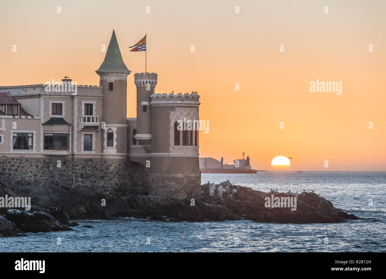 Il castello di Wullf (Castillo Wulff) al tramonto - Vina del Mar, Cile Foto Stock