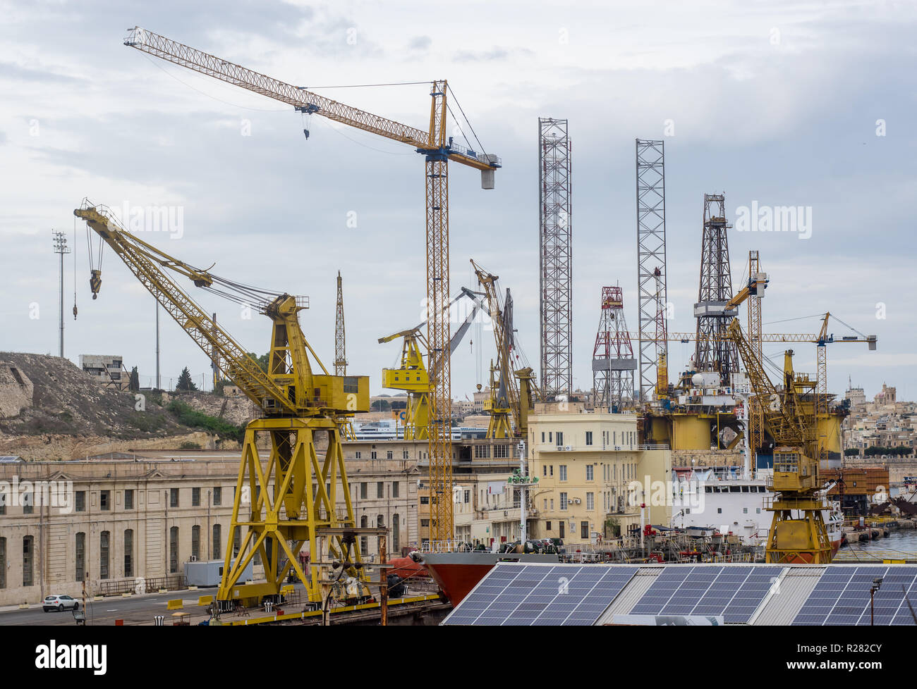 Gru giallo nella porta, Malta, tre città Foto Stock