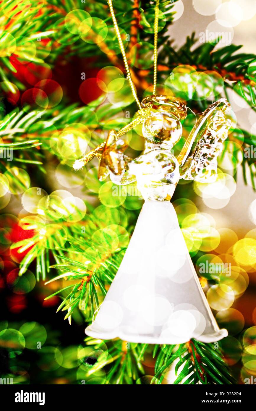 Giocattolo angelo vetro decorazione su albero di Natale Foto Stock