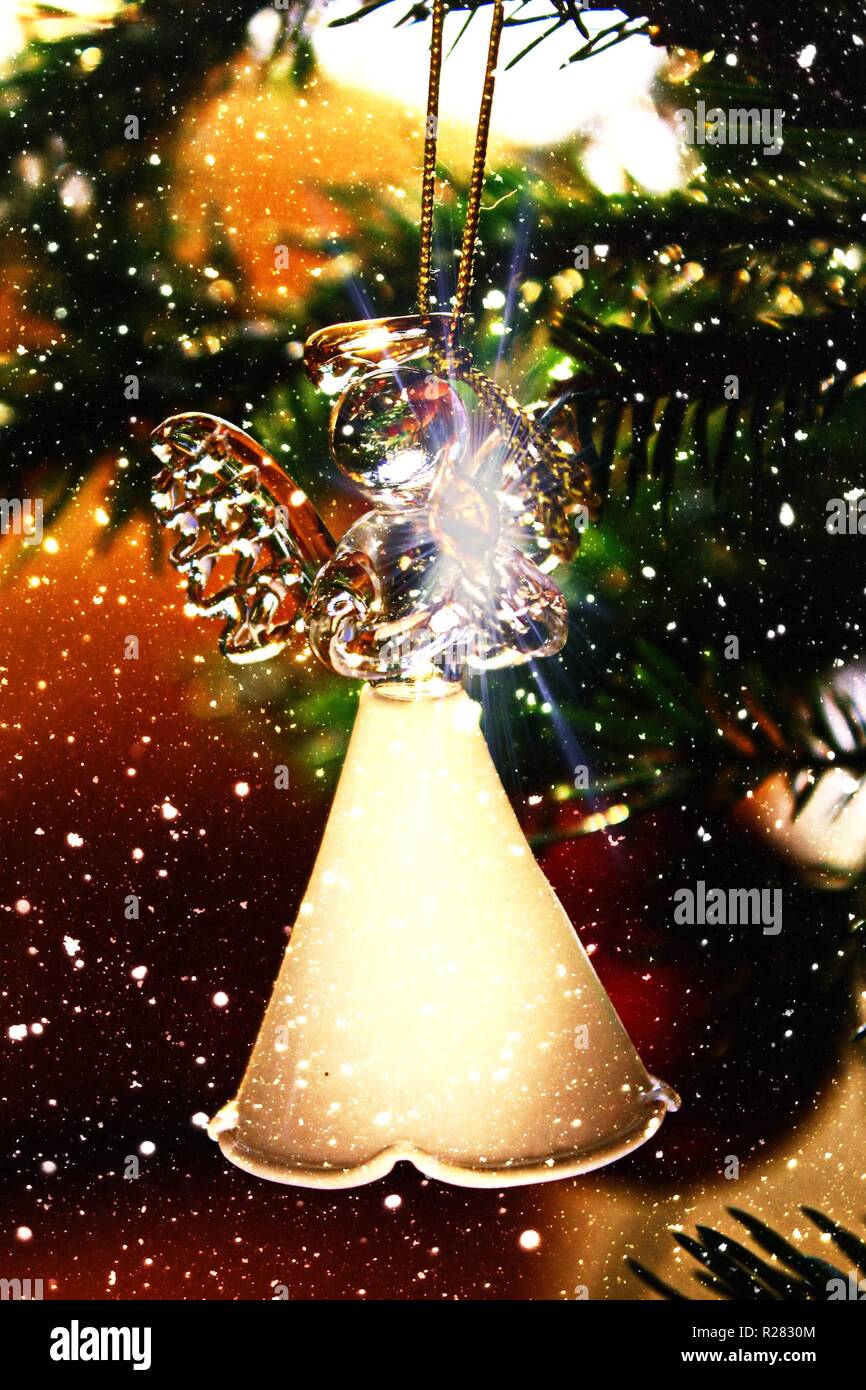 Giocattolo angelo vetro decorazione su albero di Natale Foto Stock