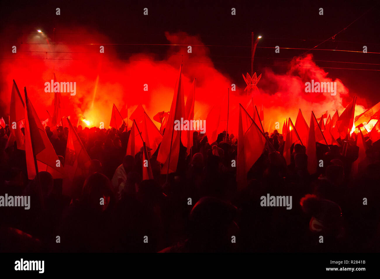 Marcia Annuale di indipendenza lanciato nel 2011 dall'estrema destra radicale nazionale Camp (ONR) e All-Polish Gioventù (Mlodziez Wszechpolska) celebra Po Foto Stock