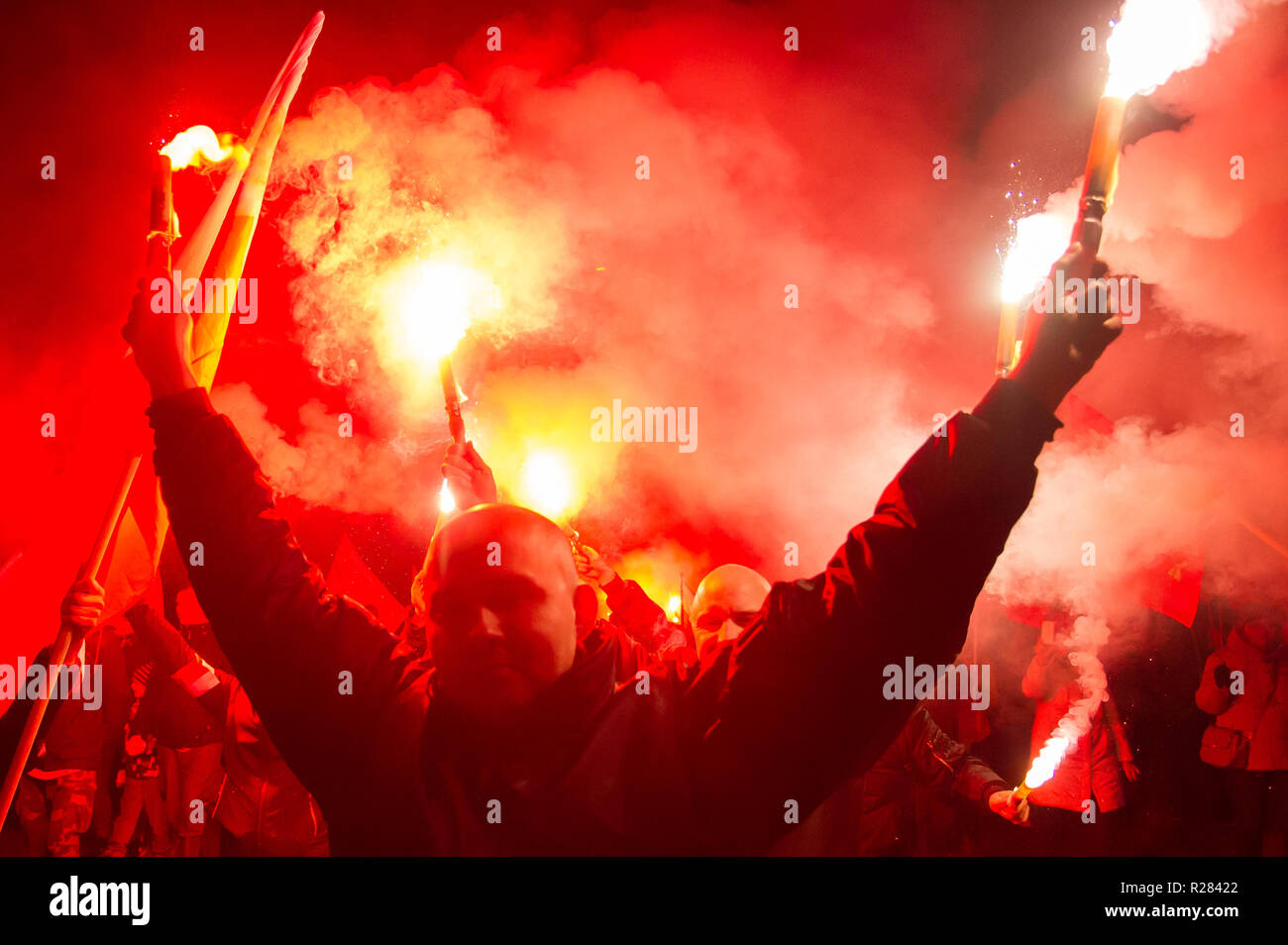 Marcia Annuale di indipendenza lanciato nel 2011 dall'estrema destra radicale nazionale Camp (ONR) e All-Polish Gioventù (Mlodziez Wszechpolska) celebra Po Foto Stock