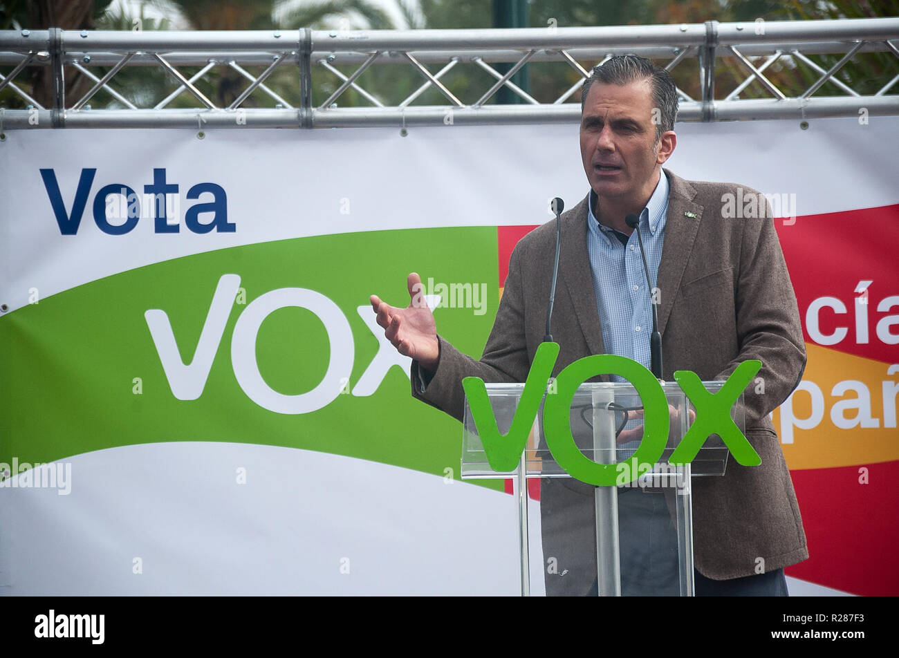 Malaga, Spagna. 17 novembre 2018. Il segretario generale di estrema destra partito VOX, Javier Ortega Smith, vedono parlare durante la campagna delle elezioni regionali in Andalusia. Credito: Gesù Merida/SOPA Immagini/ZUMA filo/Alamy Live News Foto Stock