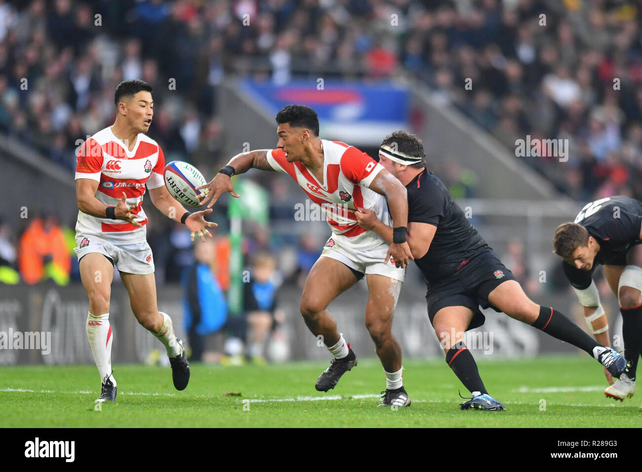 Stadio di Twickenham, Londra, Regno Unito. 17 novembre 2018. è affrontato da durante Quilter internazionali: Inghilterra v Giappone corrispondono a Twickenham Stadium. . (Solo uso editoriale, è richiesta una licenza per uso commerciale. Nessun uso in scommesse, giochi o un singolo giocatore/club/league pubblicazioni.) Credito: Taka Wu/Alamy Live News Foto Stock