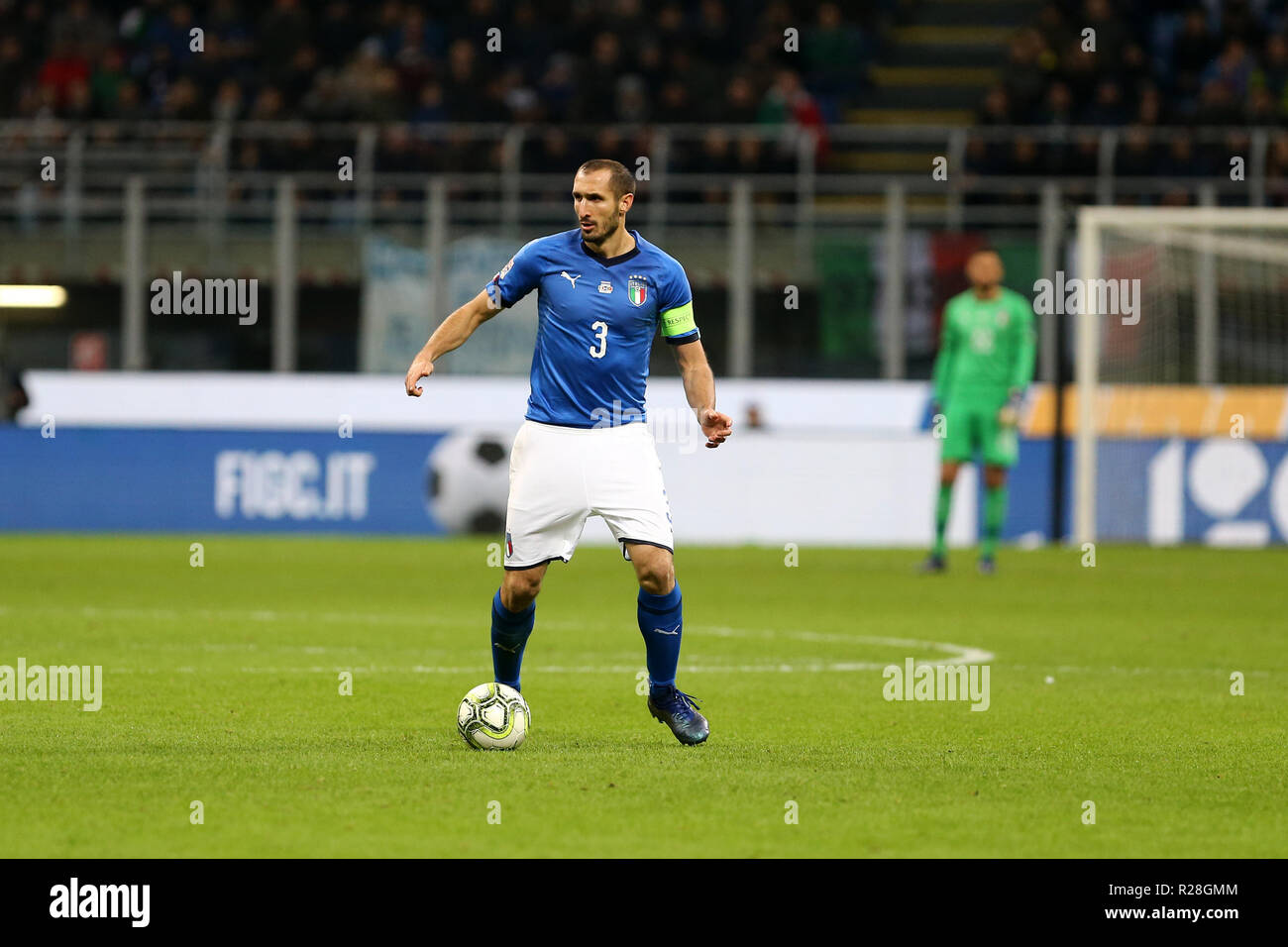 Milano, Italia . 17 novembre 2018. Giorgio Chiellini dell Italia in azione durante le Nazioni League match tra Italia e Portogallo. Credito: Marco Canoniero/Alamy Live News Foto Stock