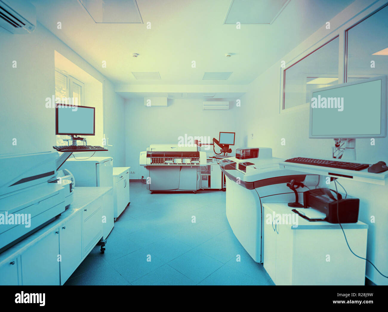 Impianti e apparecchiature per la biochimica in un moderno laboratorio Foto Stock