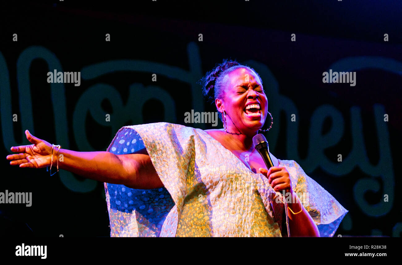 DIANNE REEVES si svolge in corrispondenza della 61a MONTEREY JAZZ FESTIVAL - Monterey, California Foto Stock