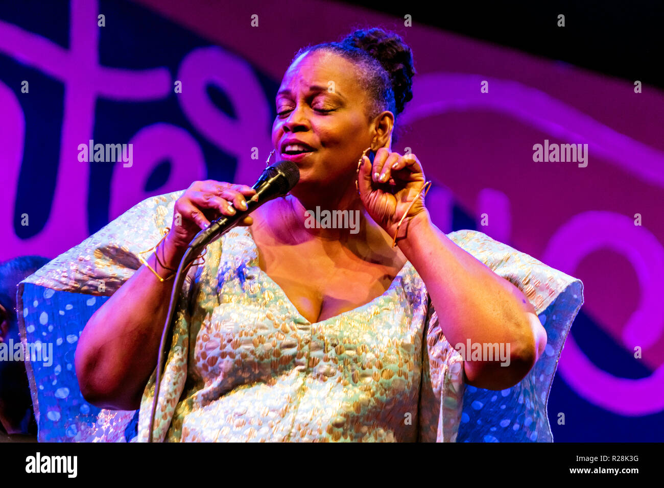 DIANNE REEVES si svolge in corrispondenza della 61a MONTEREY JAZZ FESTIVAL - Monterey, California Foto Stock