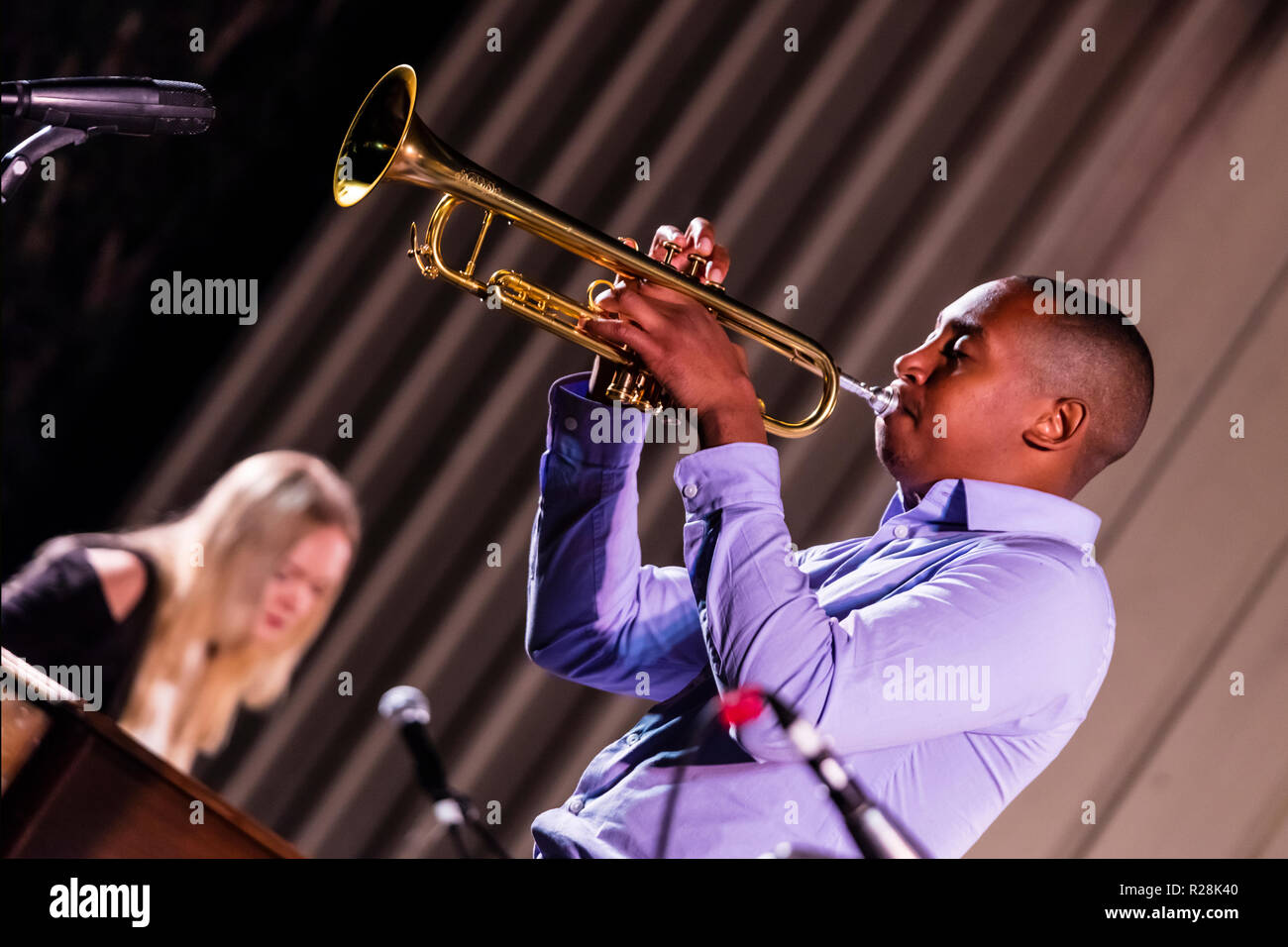 ALONZO DEMETRIO suona la tromba per la ANASTASSIYA PETROVA ORGAN QUARTET al 61st MONTEREY JAZZ FESTIVAL - Monterey, California Foto Stock