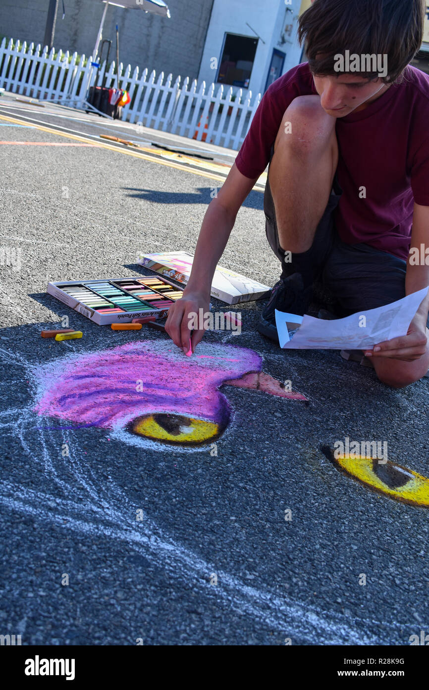 Newhall, ca. Sett. 21, 2018 - chalk art festival nel centro cittadino di Newhall dove molti artisti hanno presentato i loro disegni sulla superficie della strada. Foto Stock