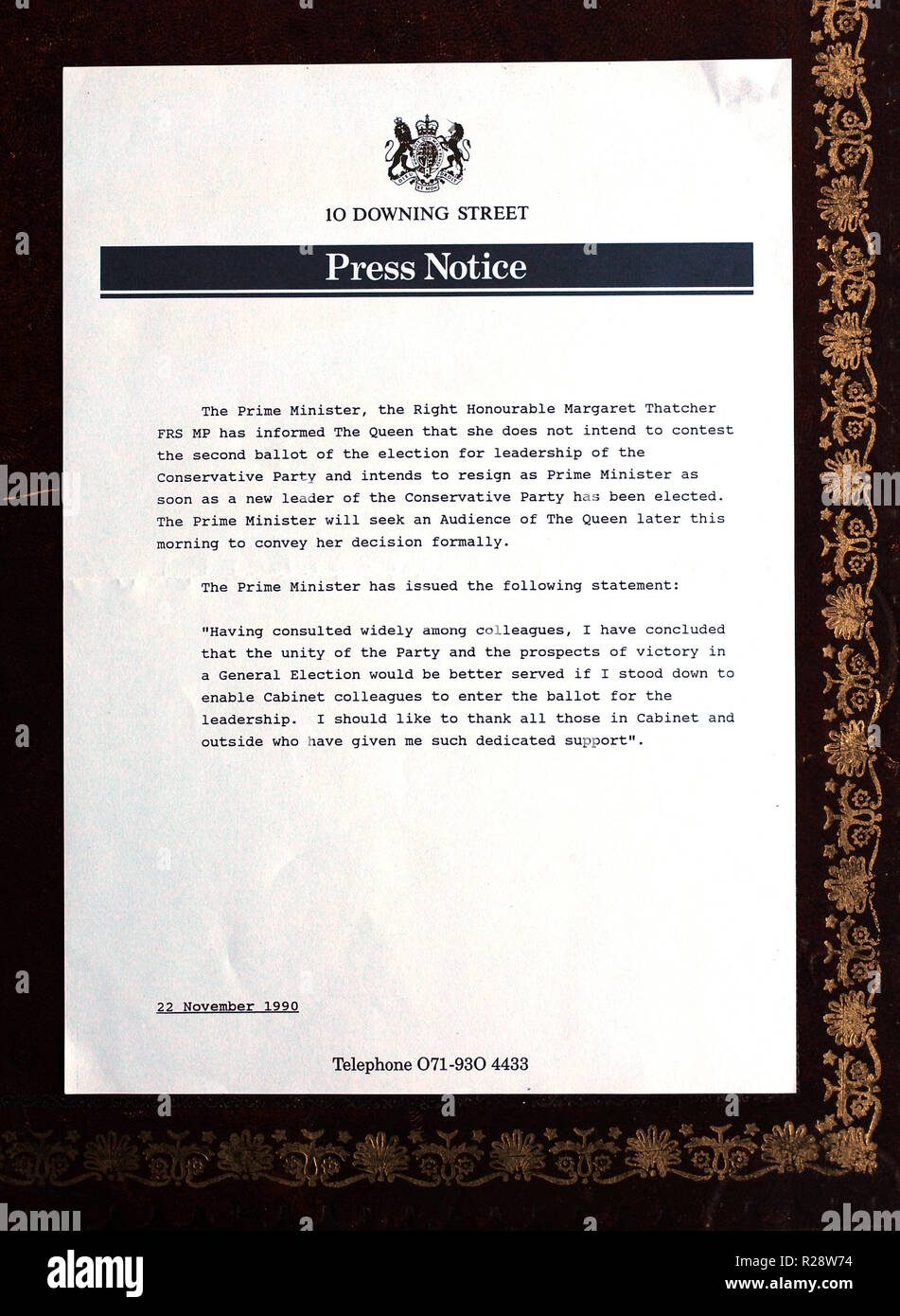 Originale di comunicati stampa relativi alle dimissioni dell'allora Primo Ministro Margaret Thatcher, sono visti in studio fotografie scattate a Londra Foto Stock