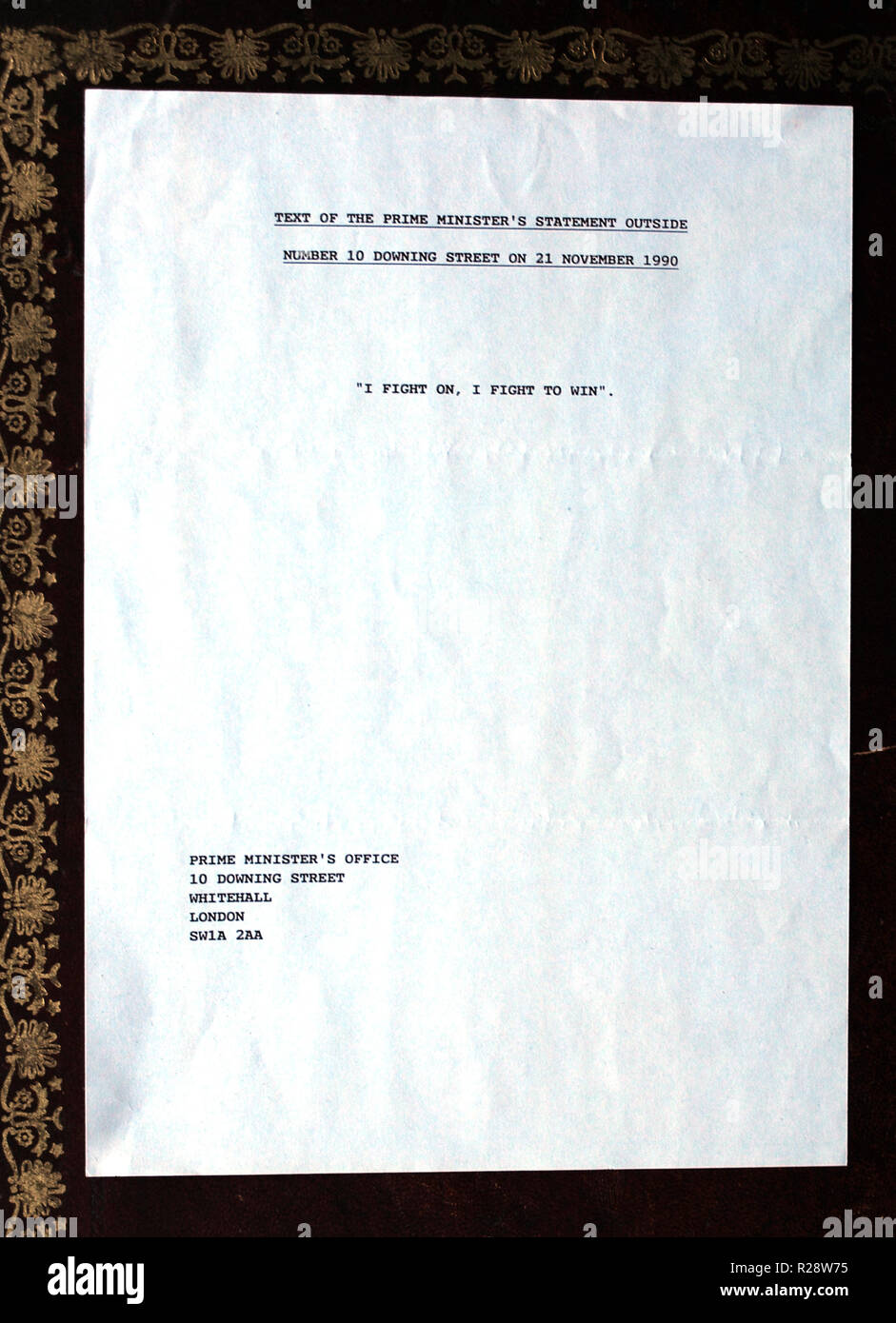 Originale di comunicati stampa relativi alle dimissioni dell'allora Primo Ministro Margaret Thatcher, sono visti in studio fotografie scattate a Londra Foto Stock