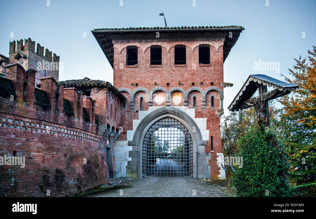 Il Castello di Gabiano in Piemonte, Italia. Foto Stock