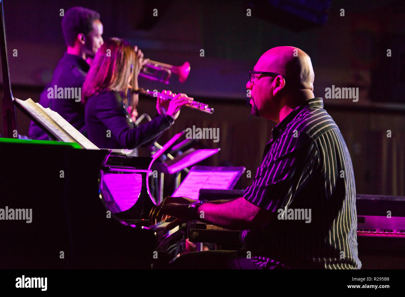 LUIS PERDOMO suona il pianoforte con Jamie BAUM SEPTET in corrispondenza della 61a Monterey Jazz Festival - Monterey, California Foto Stock
