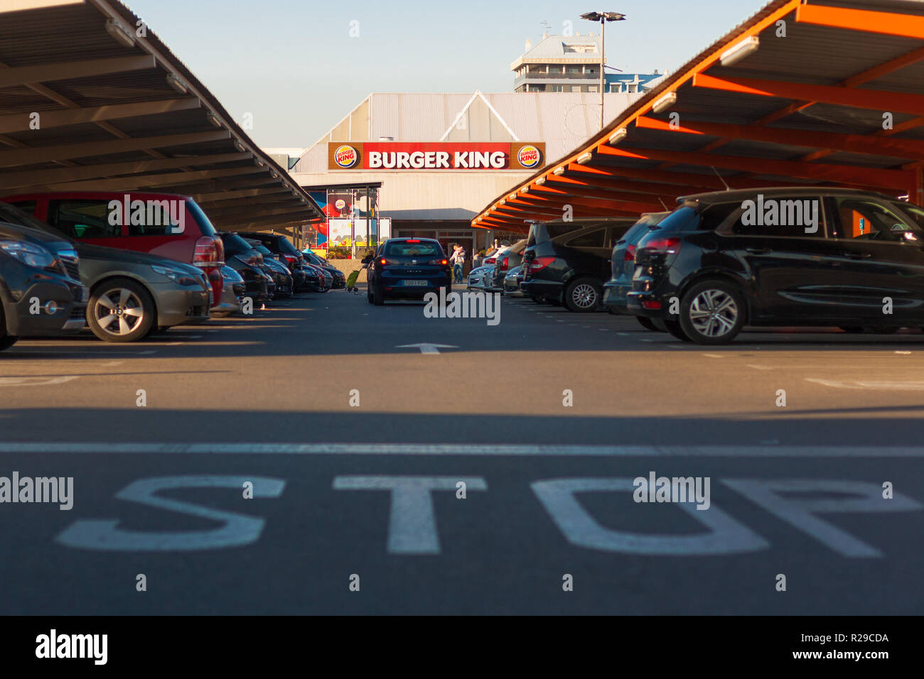Valencia,Spagna, Burger King ristorante. Novembre 18,2017. Famosa in tutto il mondo franchising, hamburger a prezzi accessibili, bevande, luogo di scelta per molti adolescenti. Foto Stock