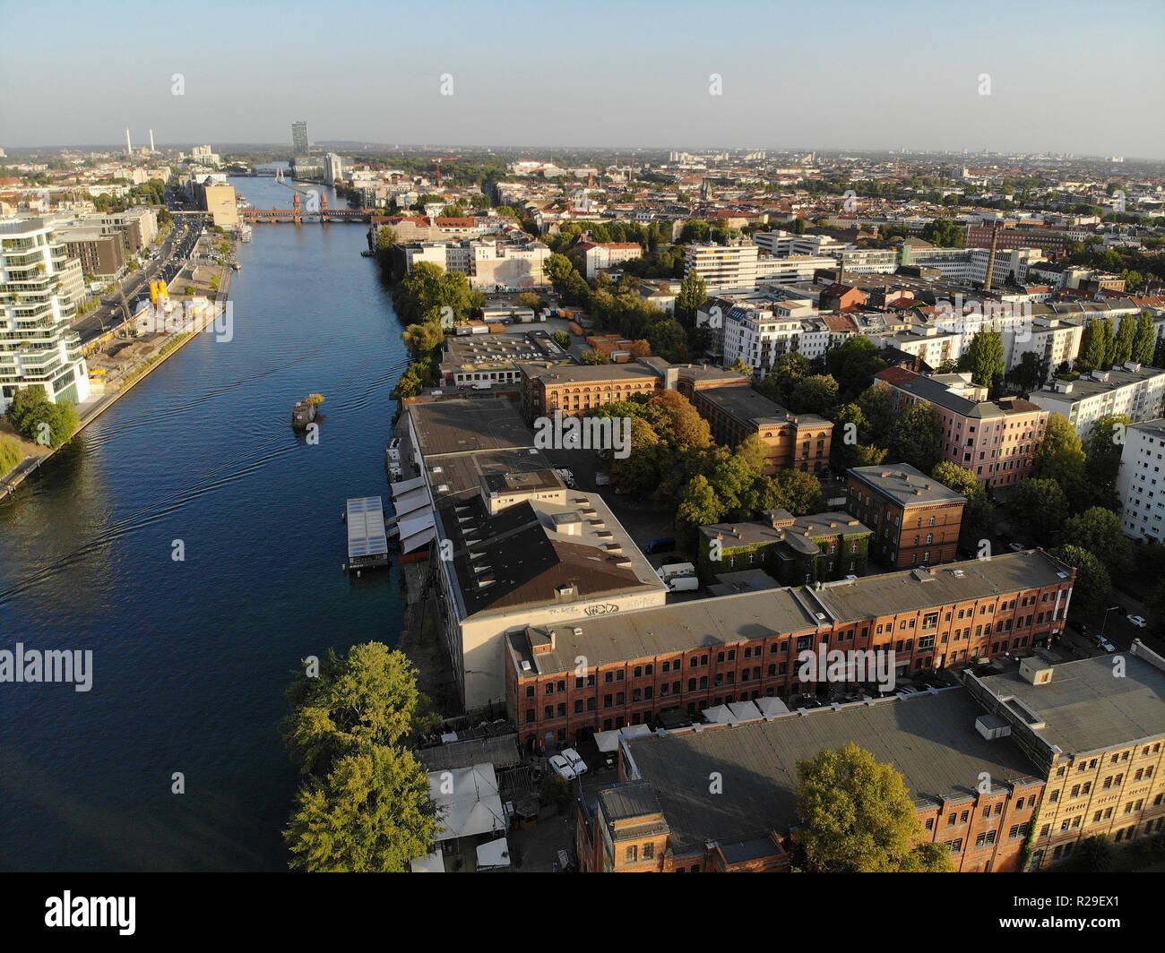 Luftbild: Sprea, Oberbaumbruecke, Berlino-Kreuzberg (nur fuer redaktionelle Verwendung. Keine Werbung. Referenzdatenbank: http://www.360-berlin.de. © J Foto Stock