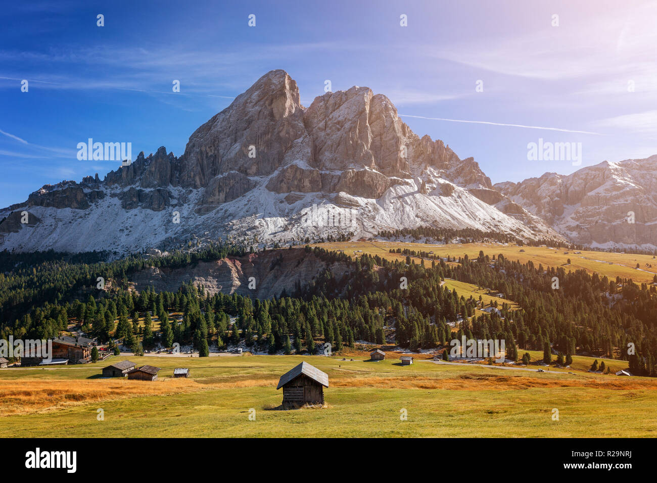 Il Sass de Putia Dolomiti - Sass de Putia, Montagna, Dolomiti, Alpi Italia escursione. Il paesaggio delle Dolomiti Meteo blu cielo estate - belluno, trentin Foto Stock