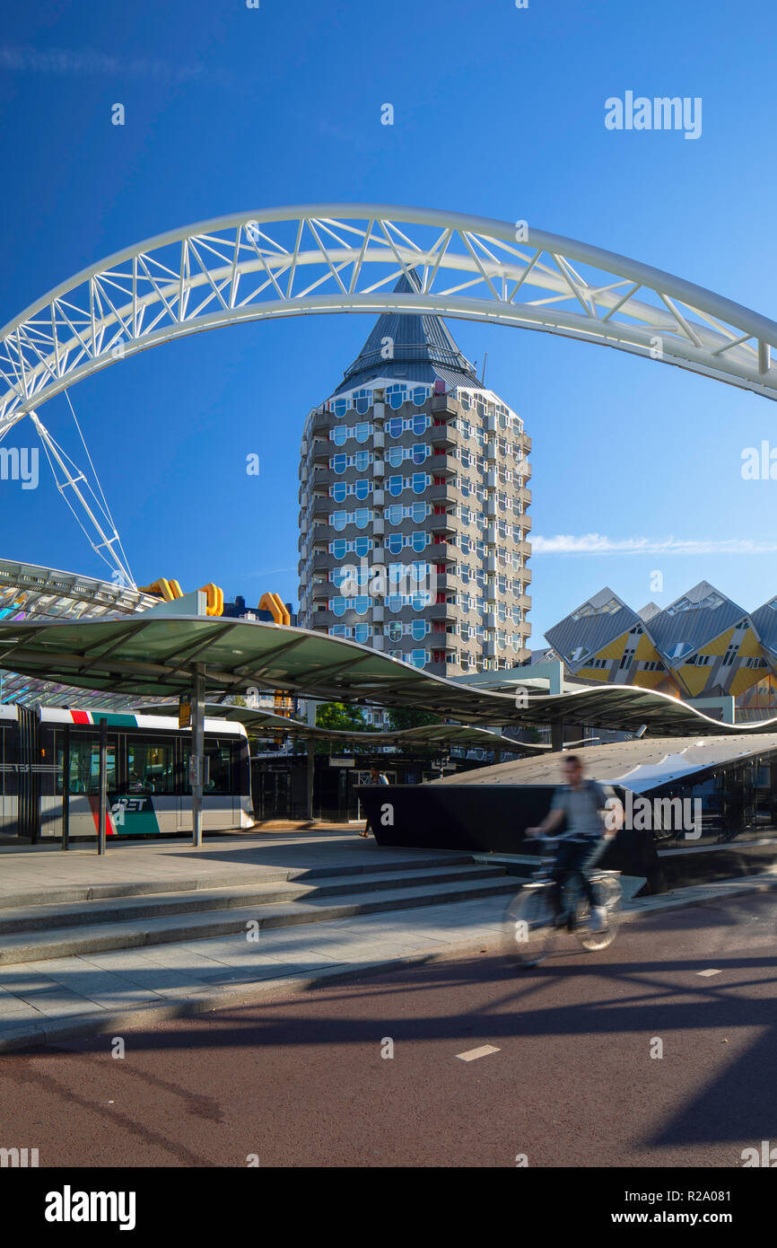 Stazione Blaak e Kijk kubus (Case Cubiche), Rotterdam, Zuid Holland, Paesi Bassi Foto Stock