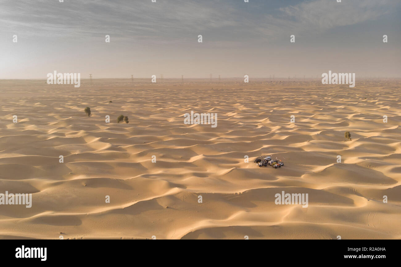 Automobili in un deserto per fare un po' di corsa sulle dune Foto Stock