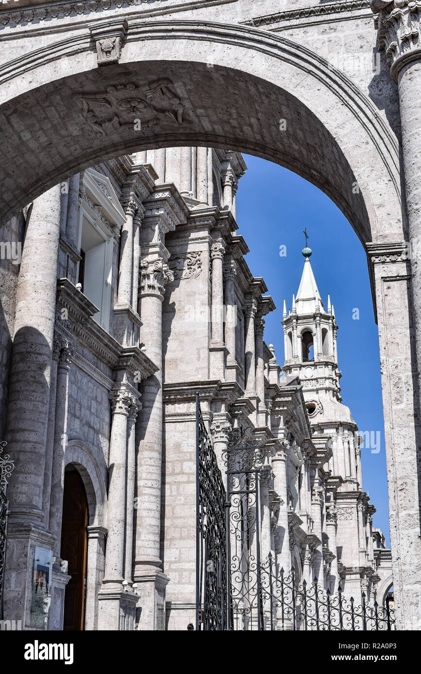 La Basilica Cattedrale di Arequipa in Plaza de Armas, Perù, Sud America. Foto Stock