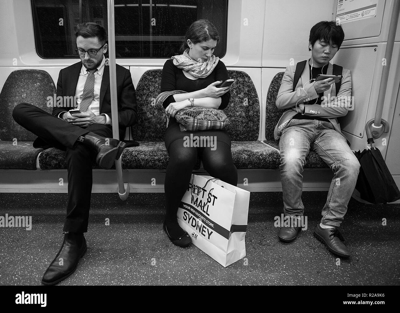 Assorbita in social media Foto Stock