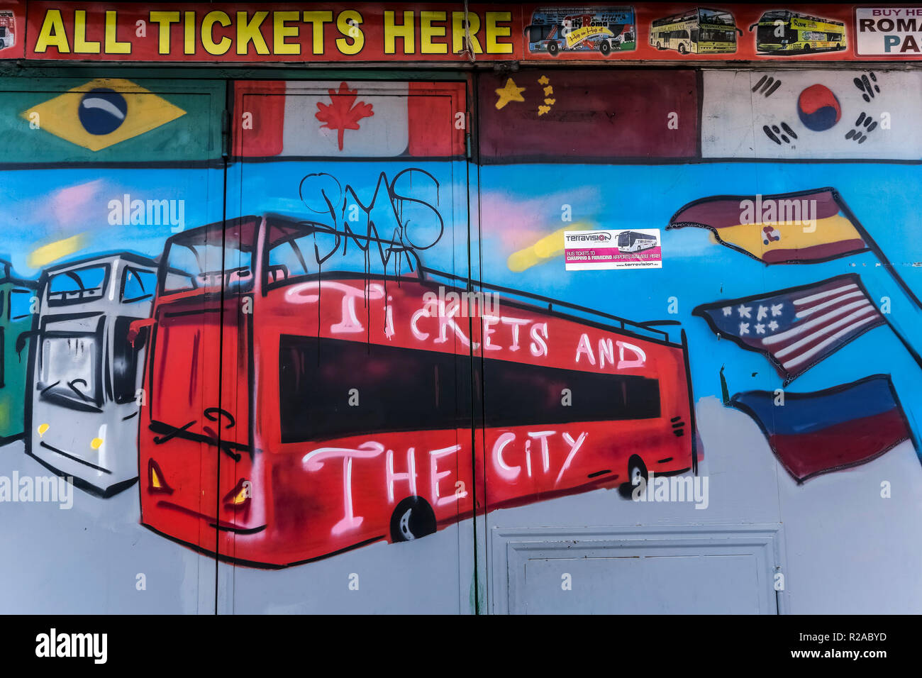 Biglietteria per autobus turistico. Biglietti e la città. Roma, Italia, Europa, Unione europea, UE. Foto Stock