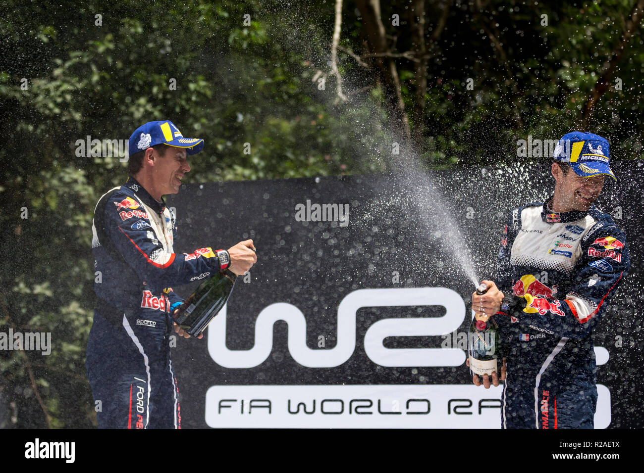 Il 18 novembre 2018, Coffs Harbour, Nuovo Galles del Sud, Australia; FIA World Rally Championship di Australia; M-Sport Ford World Rally Team Ford Fiesta Sebastien Ogier e co conducente Julien Ingrassia celebrare diventando 6 volte campione del mondo rally Foto Stock