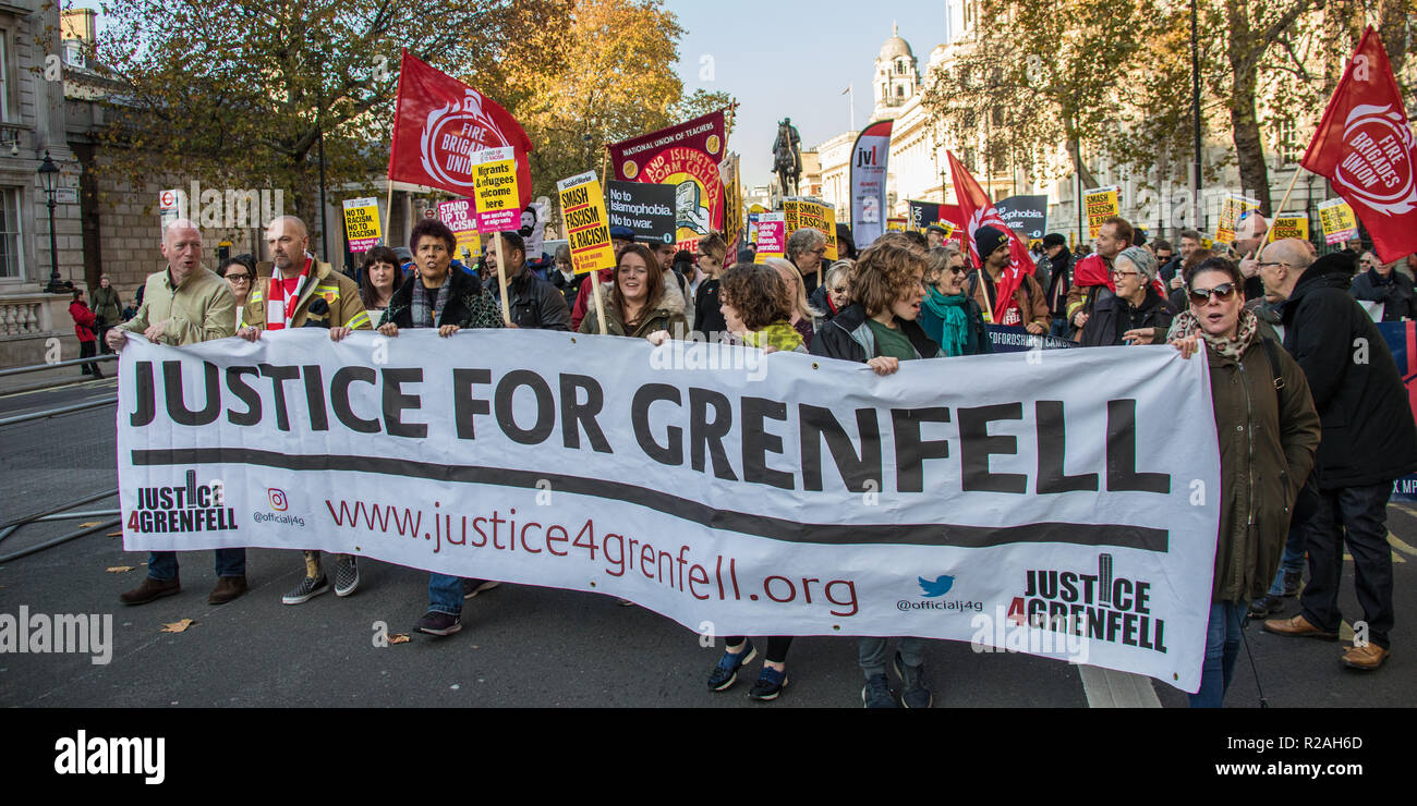 Londra, Regno Unito. 17 Nov, 2018. Migliaia hanno marciato attraverso il centro di Londra in una manifestazione contro il razzismo e il fascismo organizzato da Stand fino al razzismo e di unire le forze contro il fascismo, Credito: David Rowe/Alamy Live News Foto Stock