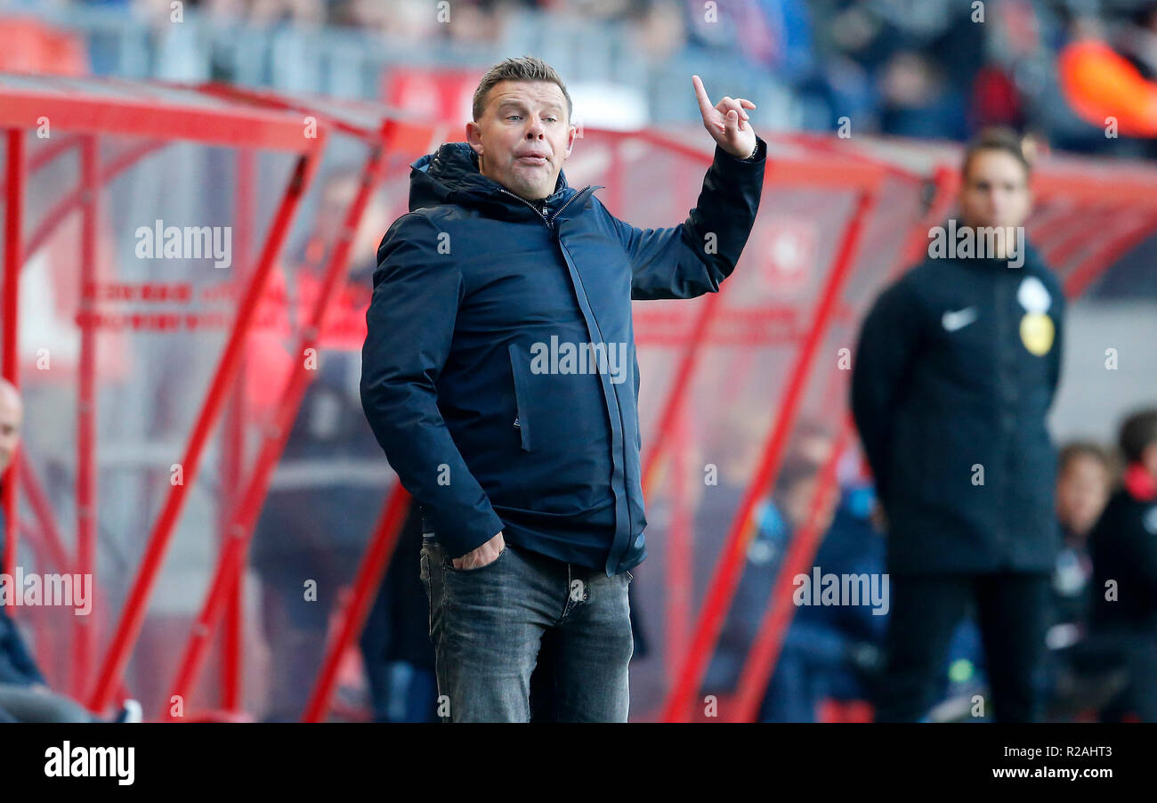 Zwolle, Paesi Bassi. Xviii Nov, 2018. Zwolle, Paesi Bassi. Xviii Nov, 2018. Stadio Grolsch Veste, stagione 2018/2019, olandese Keuken Kampioen Divisie, andare avanti Eagles coach John Stegeman durante la partita FC Twente - andare avanti aquile. Credito: Pro scatti/Alamy Live News Credito: Pro scatti/Alamy Live News Credito: Pro scatti/Alamy Live News Foto Stock