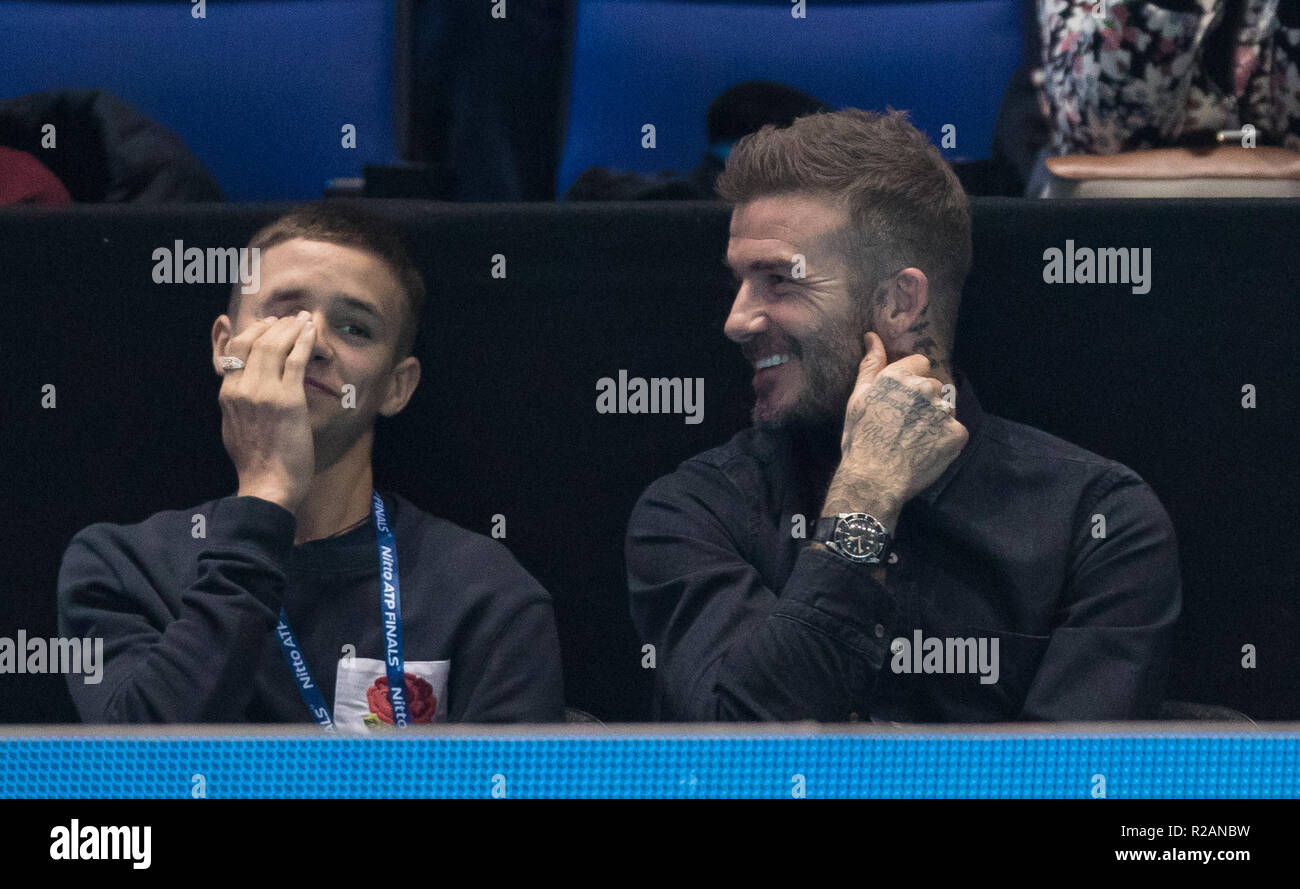 Londra, Regno Unito. Il 18 novembre 2018. David e Romeo Beckham durante il Nitto ATP Finals London 2018 all'O2, Londra, Inghilterra il 18 novembre 2018. Foto di Andy Rowland. Credito: Andrew Rowland/Alamy Live News Foto Stock