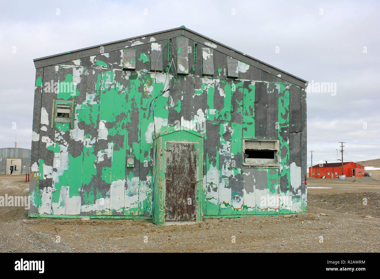 L'edificio di stoccaggio nella Comunità Inuit di Resolute Bay, Isola Baffin, Canada Foto Stock
