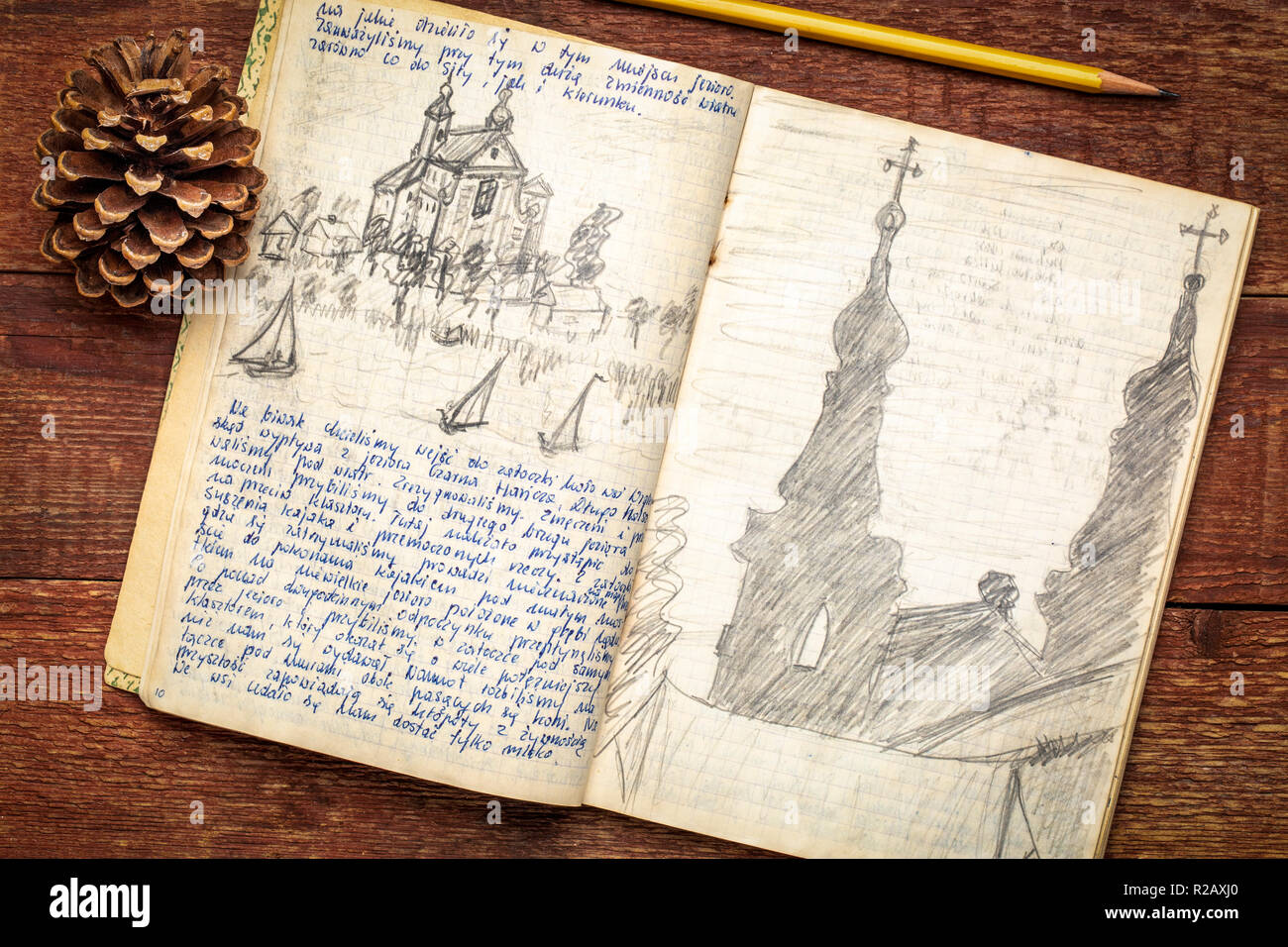 Vintage spedizione ufficiale su una tavola in legno rustico - scrittura e disegno a matita da una gita in kayak in Polonia in estate di 1974. Foto Stock
